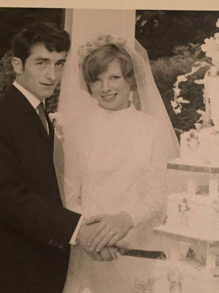mum-and-dad-cake